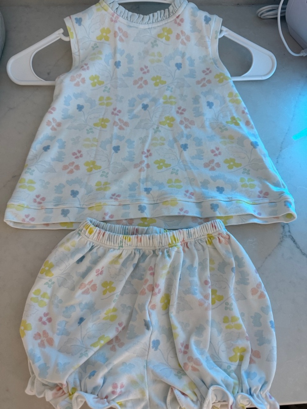 Sunday house sz 3 Girls Floral Tank & Bubble Shorts Matching Set